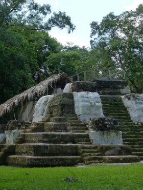 Parque verde piramide oculta